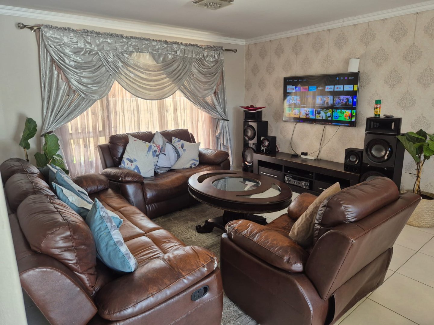 Free Standing Upmarket and Stylish  -   Apart Standing House In Security Complex.  photo 4
