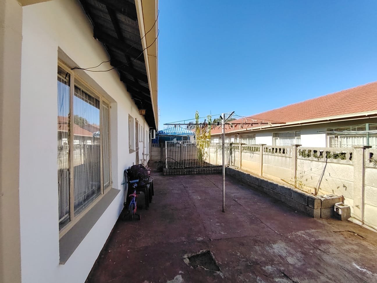 Spacious 3 Bedroom Townhouse for sale in Uitsig photo 4