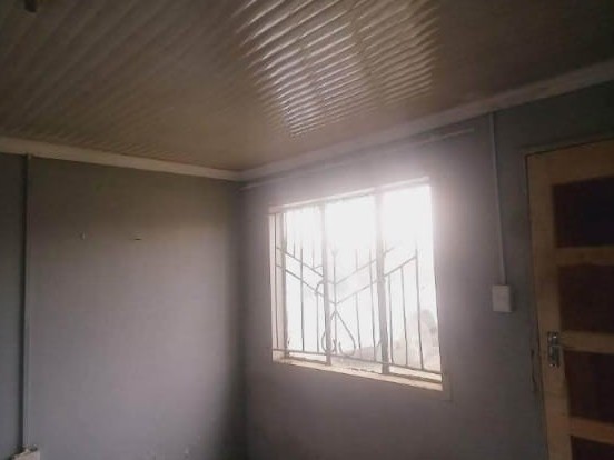 2 BEDROOM HOME. TILED. PVC CEILINGS. CARPORT. photo 2