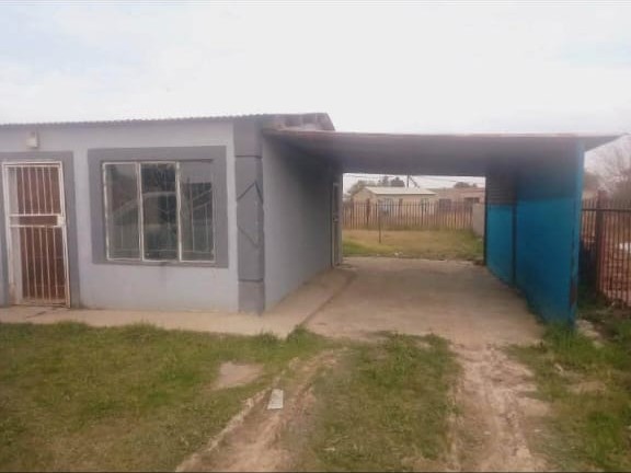 2 BEDROOM HOME. TILED. PVC CEILINGS. CARPORT.