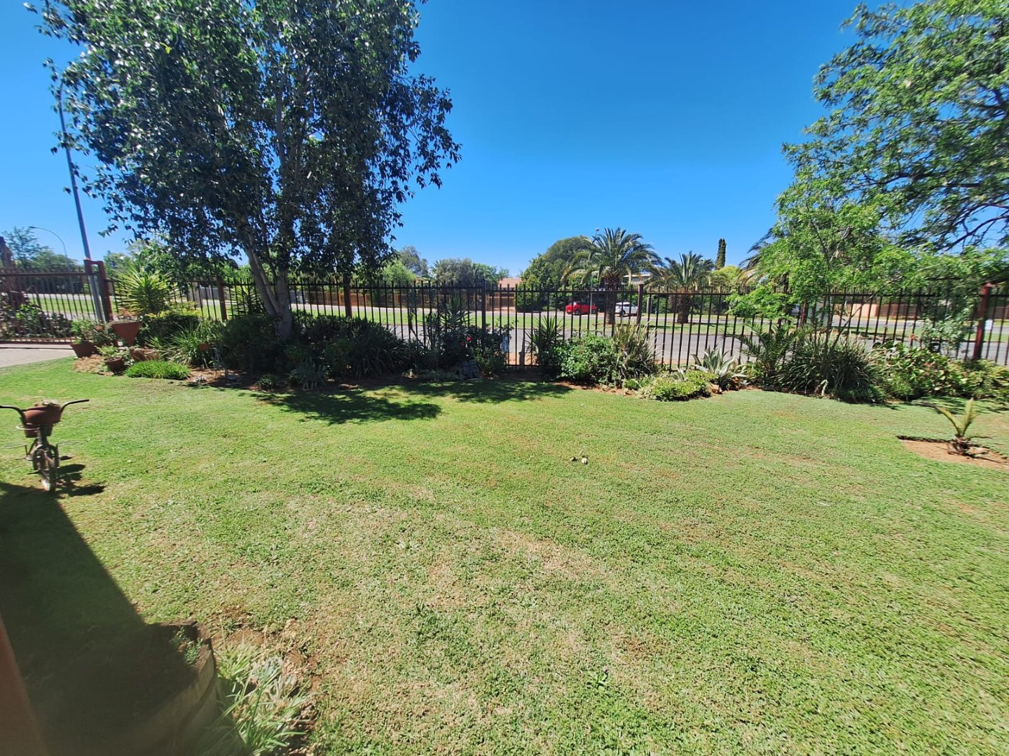 4 Bedroom family home in Pellissier  photo 2