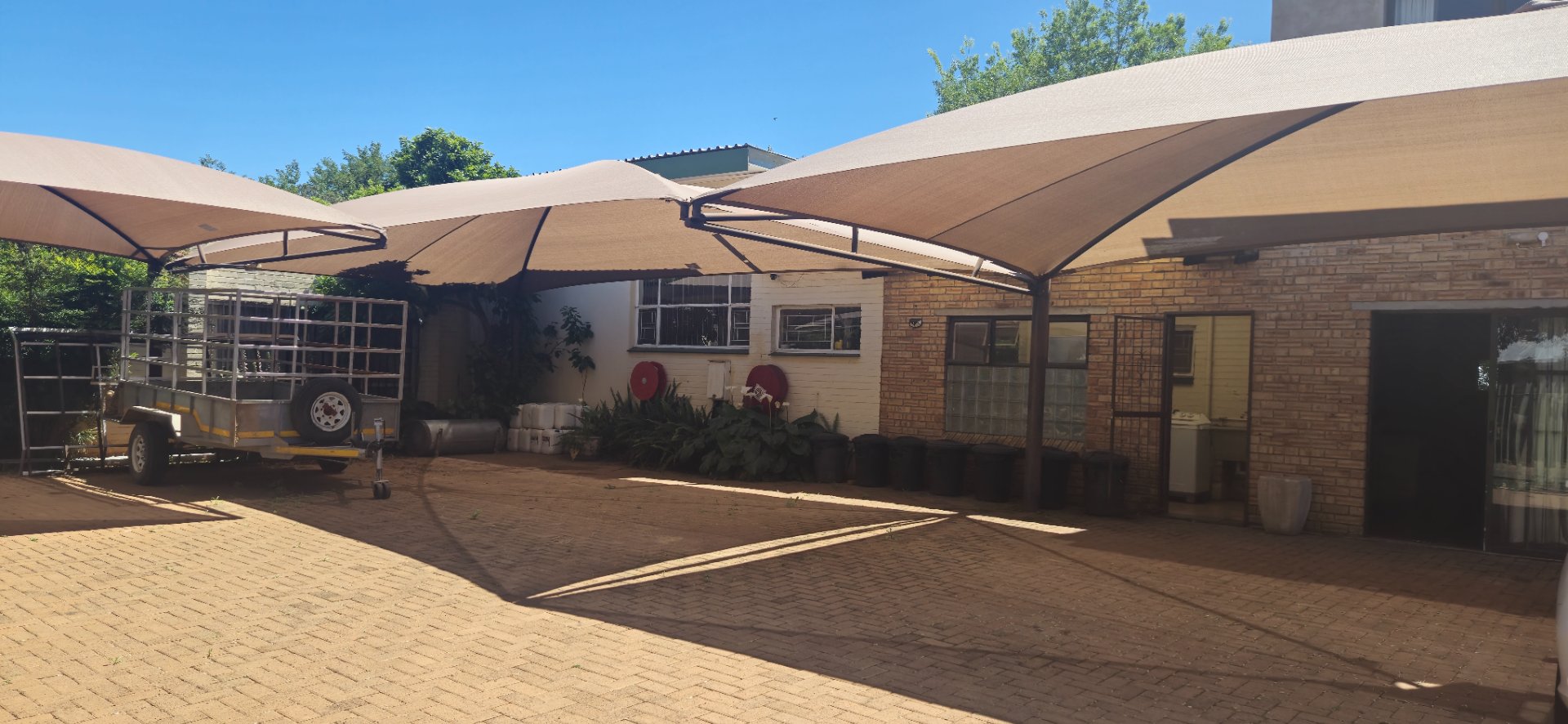 Turnkey Investment Property – 15 Furnished Units + Main House for Sale in Universitas photo 2