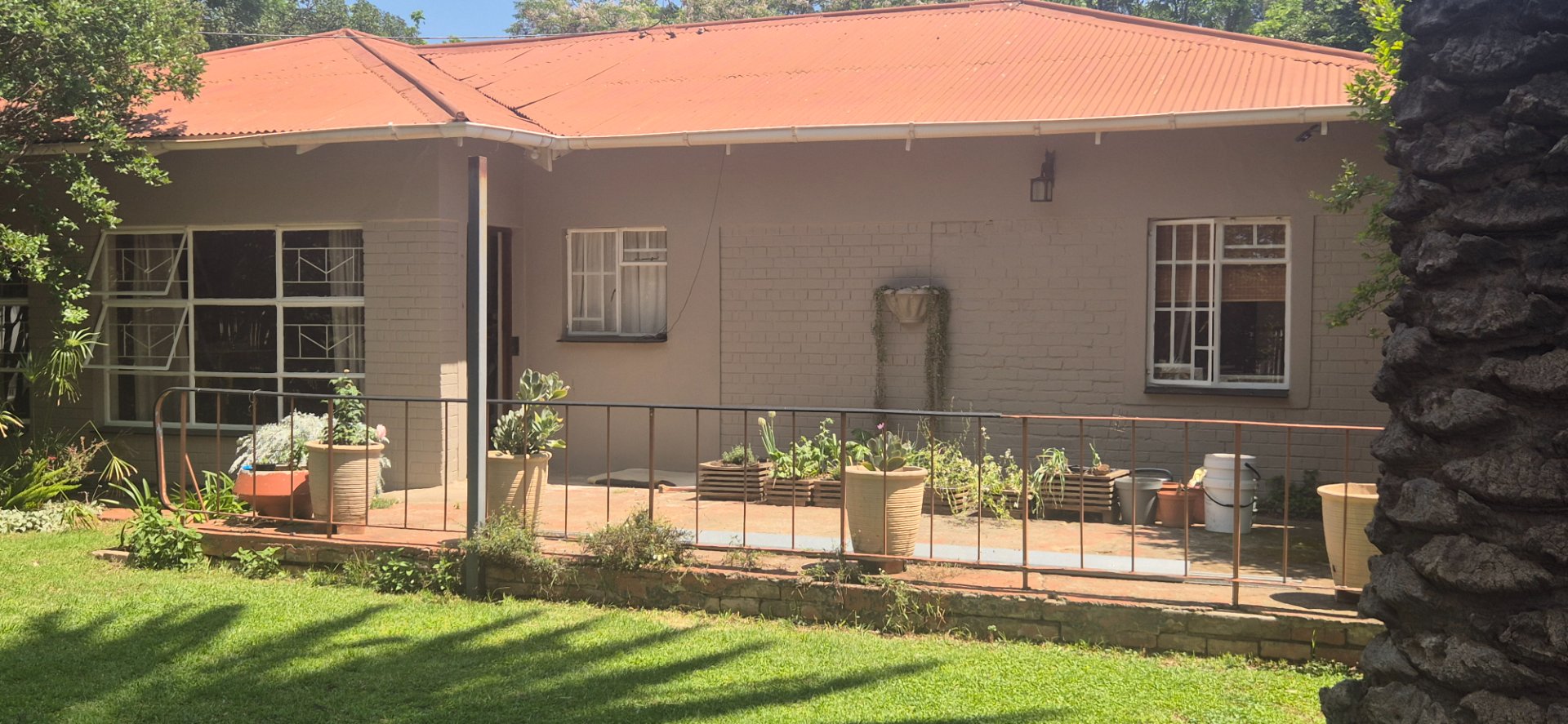 Spacious family home with open-plan living, double garage, pool, and flatlet potential photo 4