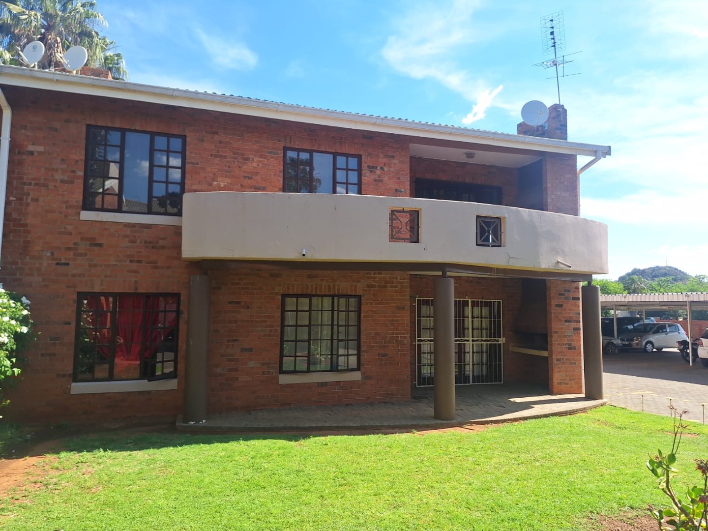 Modern, ground-floor 3-BEDROOM Townhouse in LHP