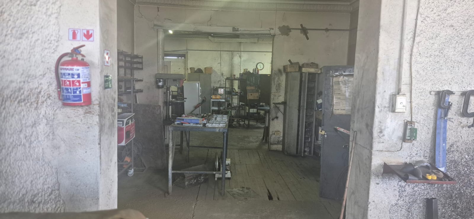 A Fully Operational Engineering Workshop  photo 2