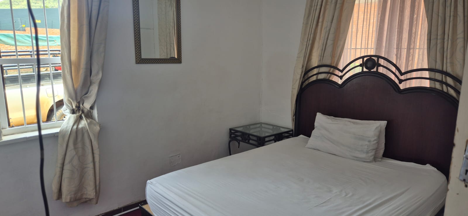 Income-Generating Property With Endless Potential. 3 Bedroom house with 2 Bachelor flats photo 3