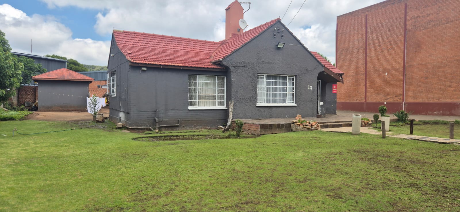 Income-Generating Property With Endless Potential. 3 Bedroom house with 2 Bachelor flats