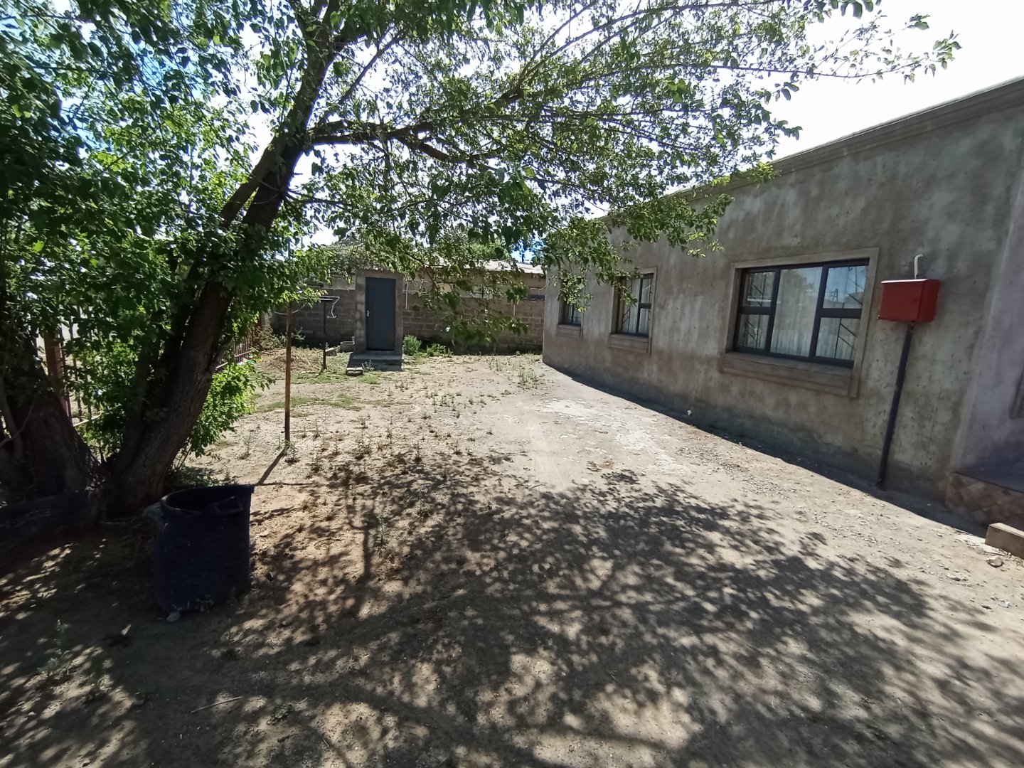 2 Bedroom House For Sale Batho photo 3