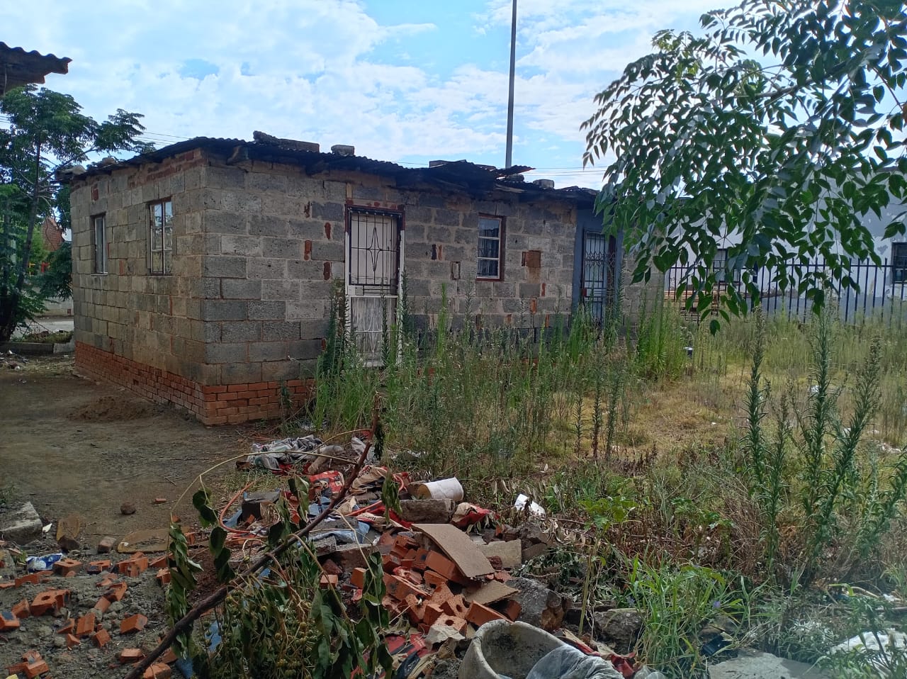 Two-Bedroom Home with Renovation Potential – Cash Purchase Only photo 3