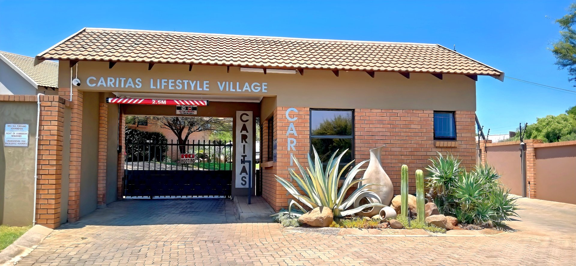 Secure 1-Bedroom Retirement Townhouse with Modern Finishes — Langenhovenpark, Bloemfontein photo 2