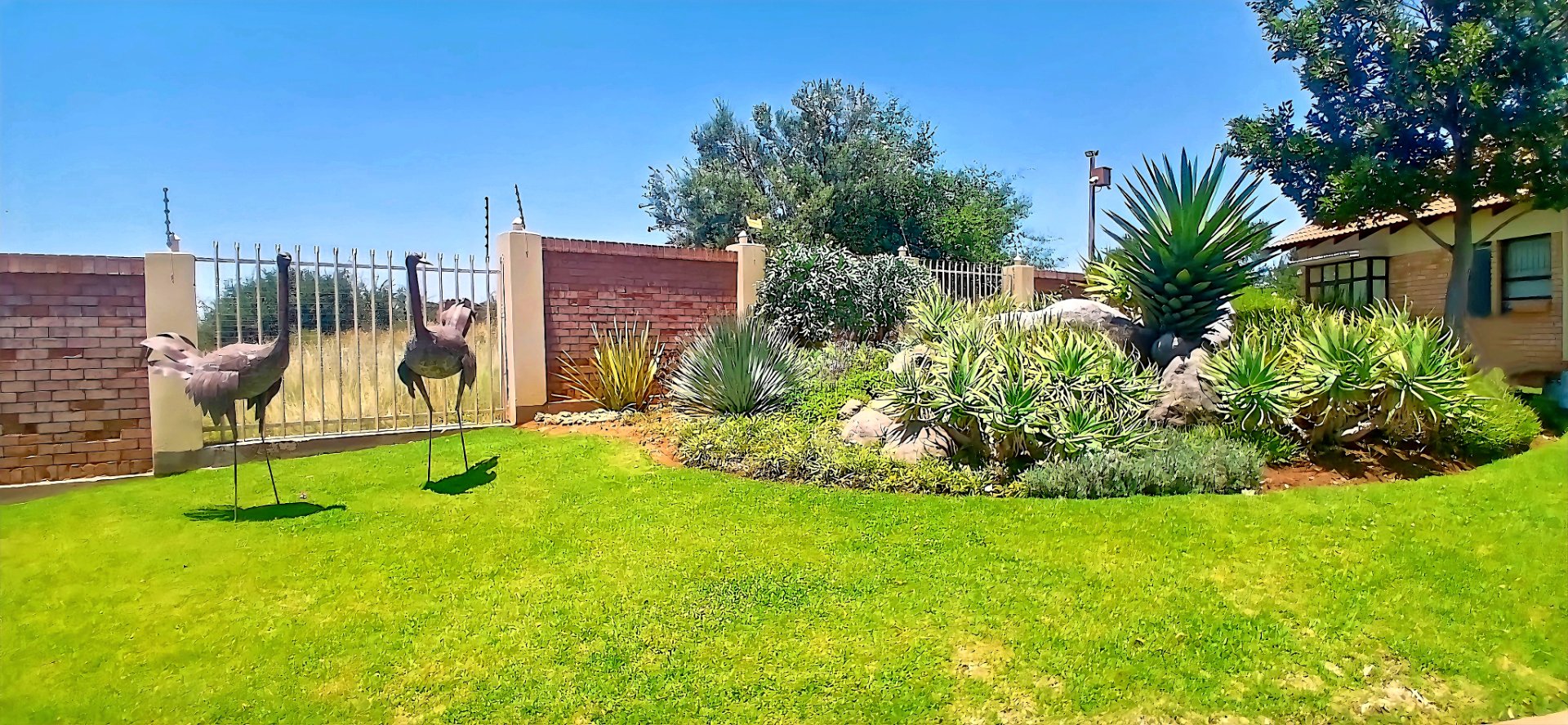 Secure 1-Bedroom Retirement Townhouse with Modern Finishes — Langenhovenpark, Bloemfontein photo 3