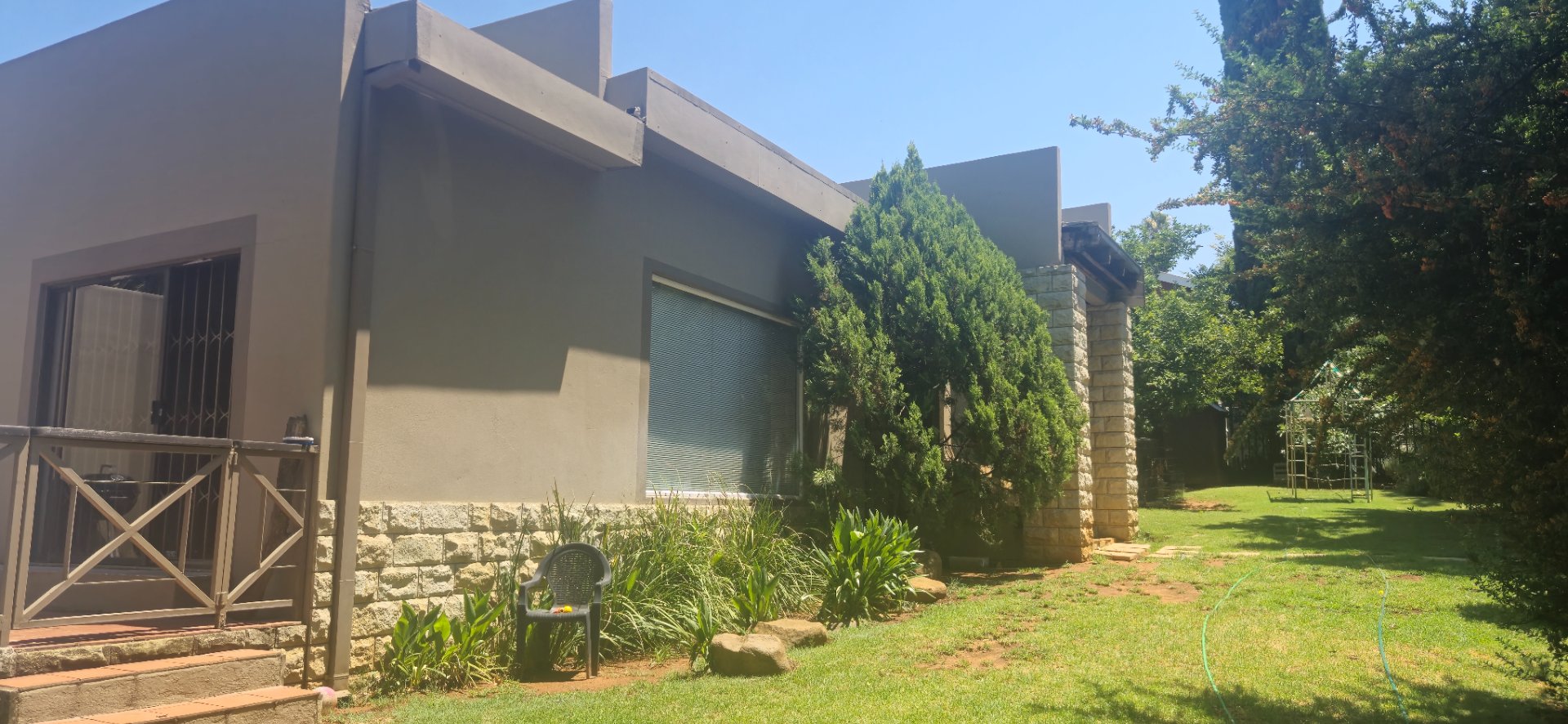 Spacious 3-Bedroom Family Home on a Large Corner Stand in Langehoven Park photo 3