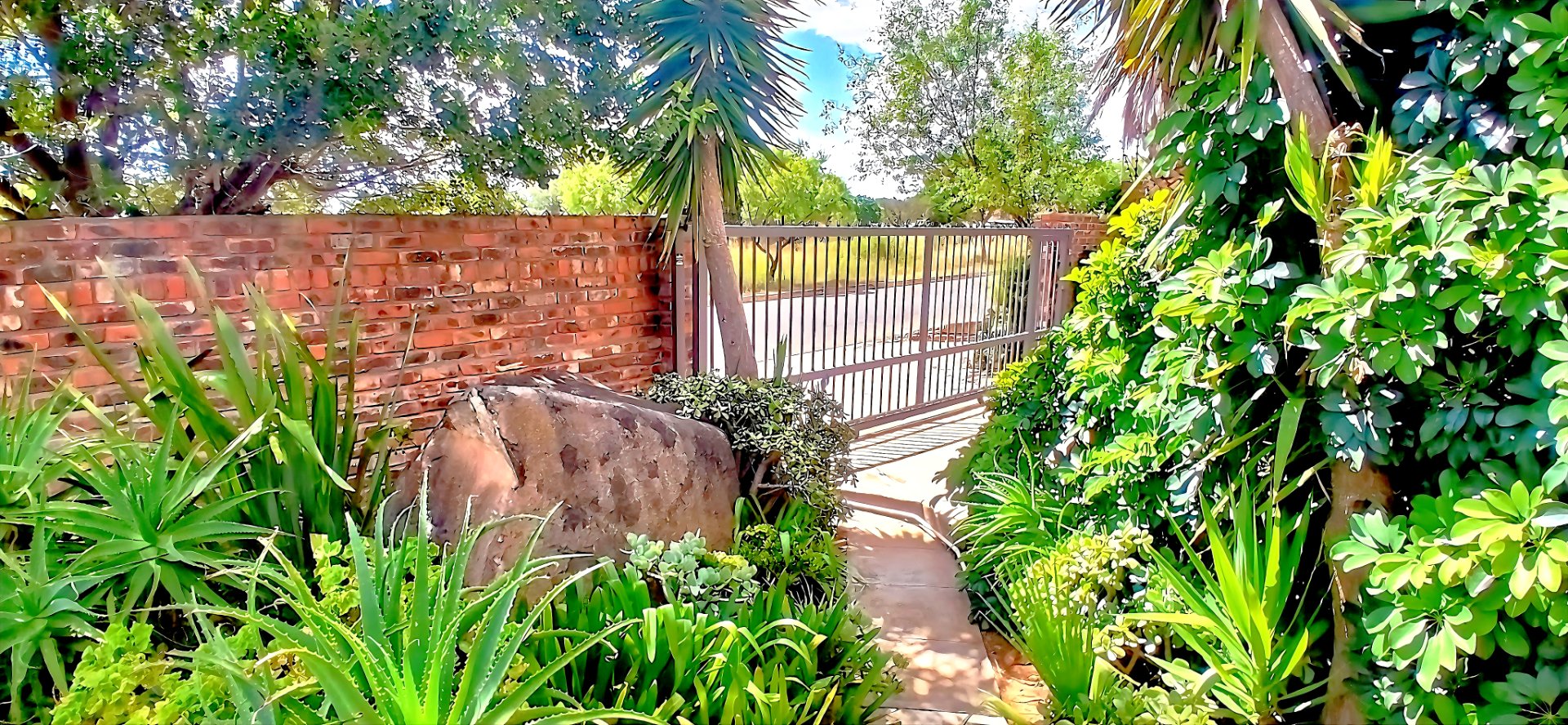 Two Freestanding Houses on One Stand — Dual Living, Passive Income & Resort-Style Outdoor Entertaining in Langenhovenpark, Bloemfontein photo 3