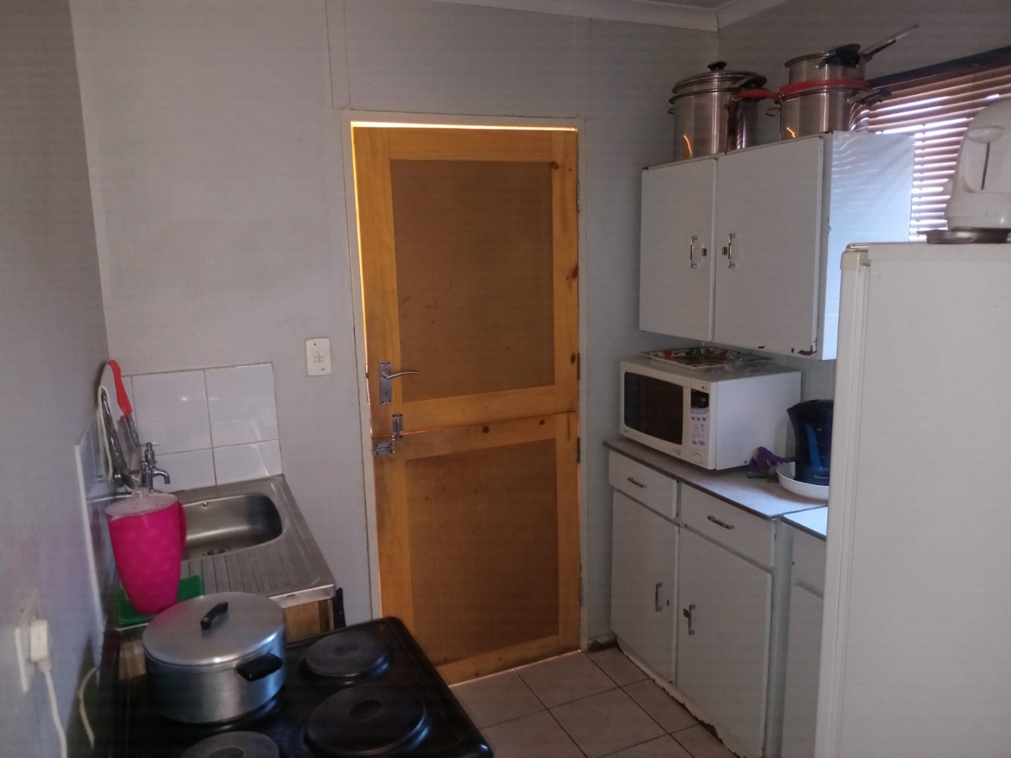 Neat 2-Bedroom Home with Big Yard photo 3