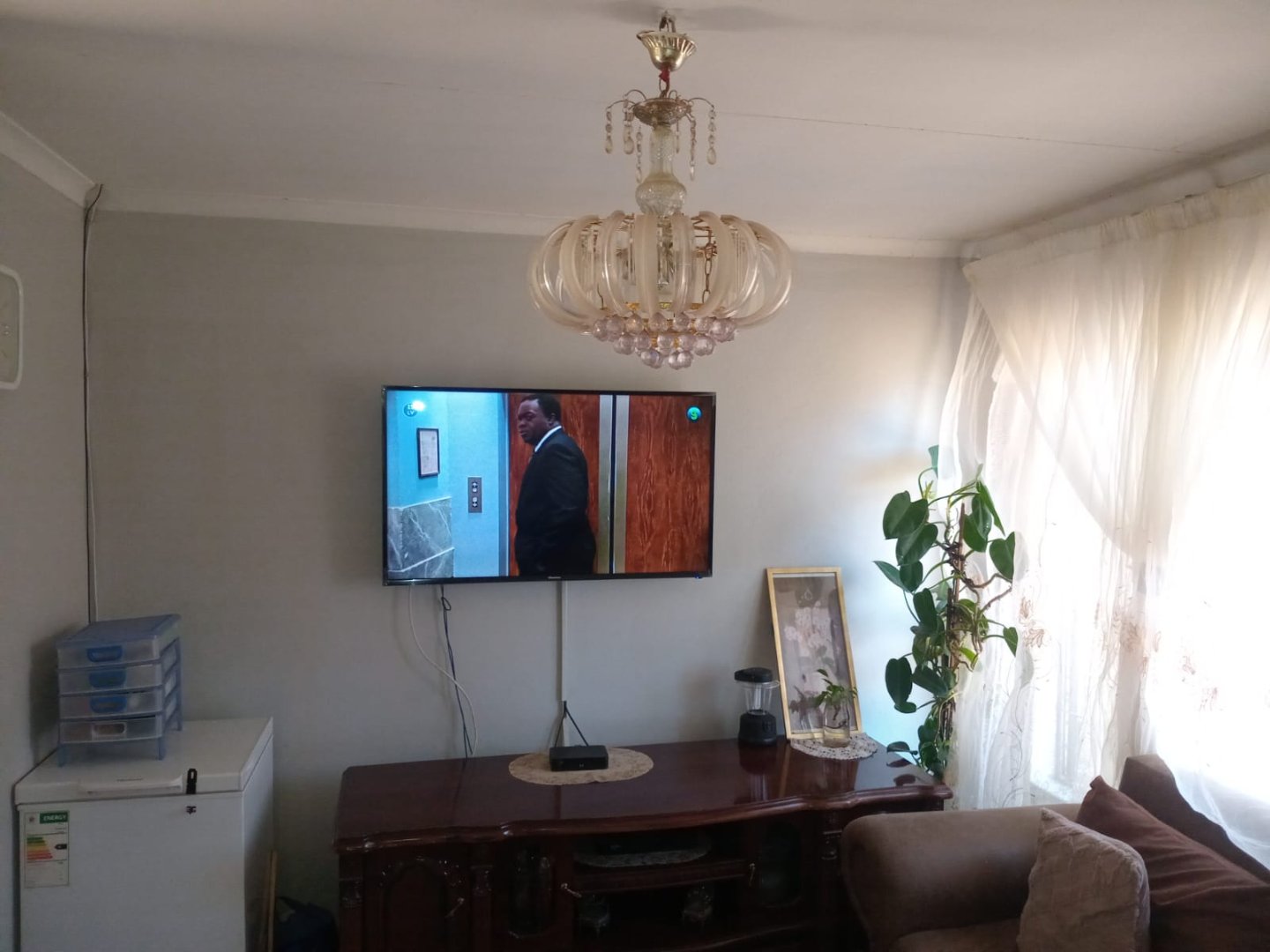 Neat 2-Bedroom Home with Big Yard photo 5