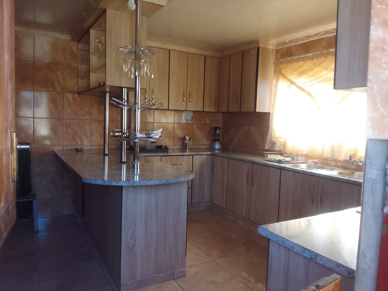 3 BEDROOM HOME WITH GARAGE photo 4