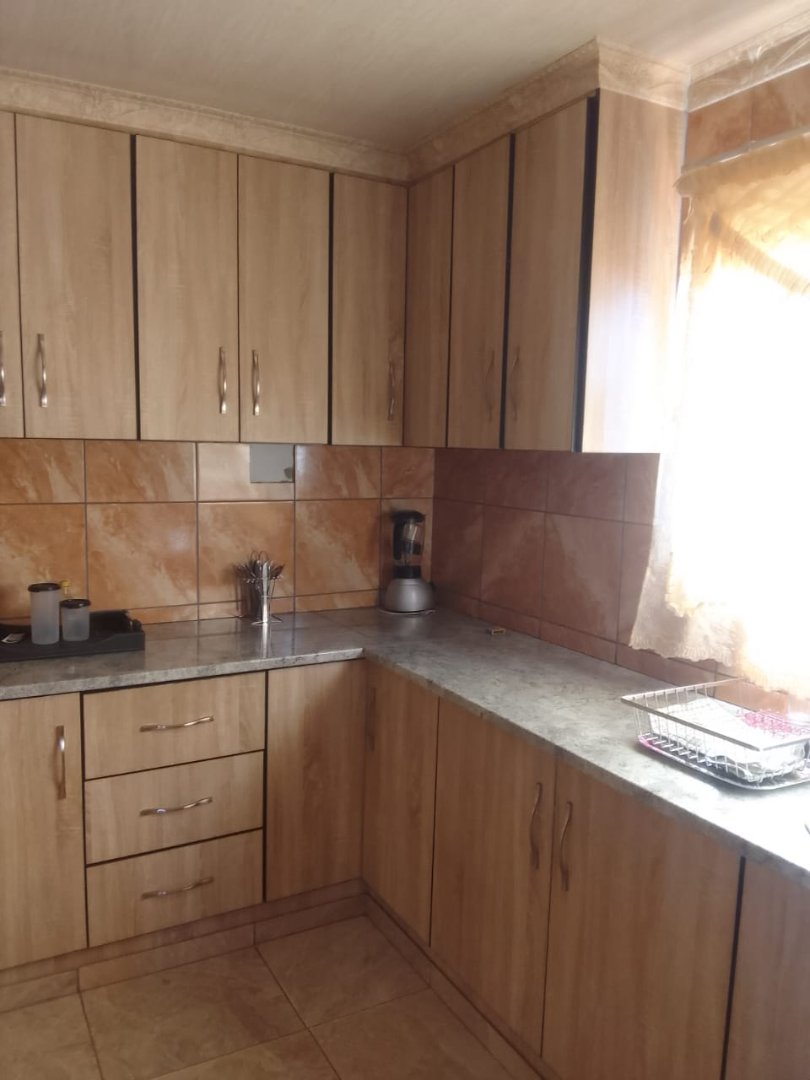 3 BEDROOM HOME WITH GARAGE photo 3