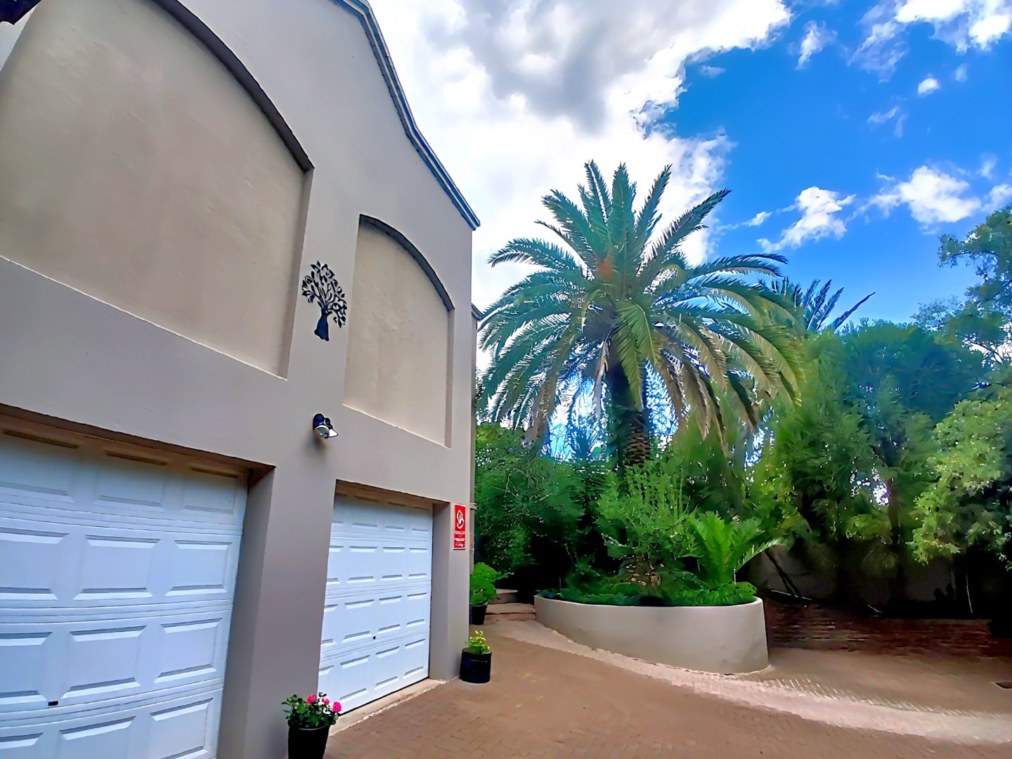 4 Bedroom Luxury Home for Sale in Westdene | Pool | Triple Garage | Study photo 3