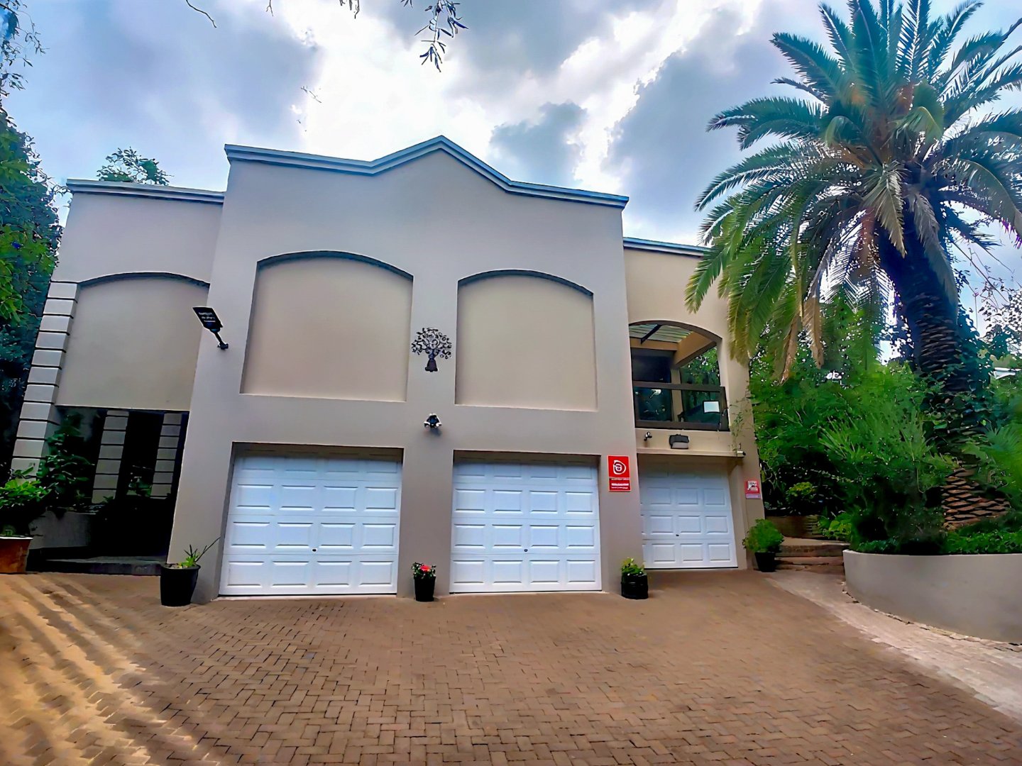 4 Bedroom Luxury Home for Sale in Westdene | Pool | Triple Garage | Study photo 2