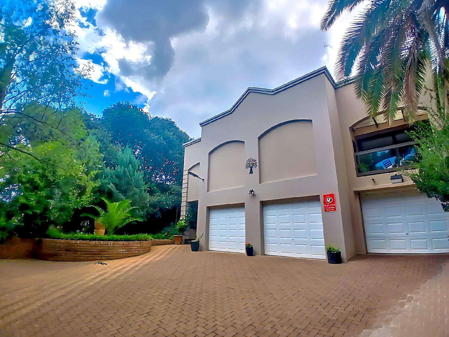 4 Bedroom Luxury Home for Sale in Westdene | Pool | Triple Garage | Study photo 4