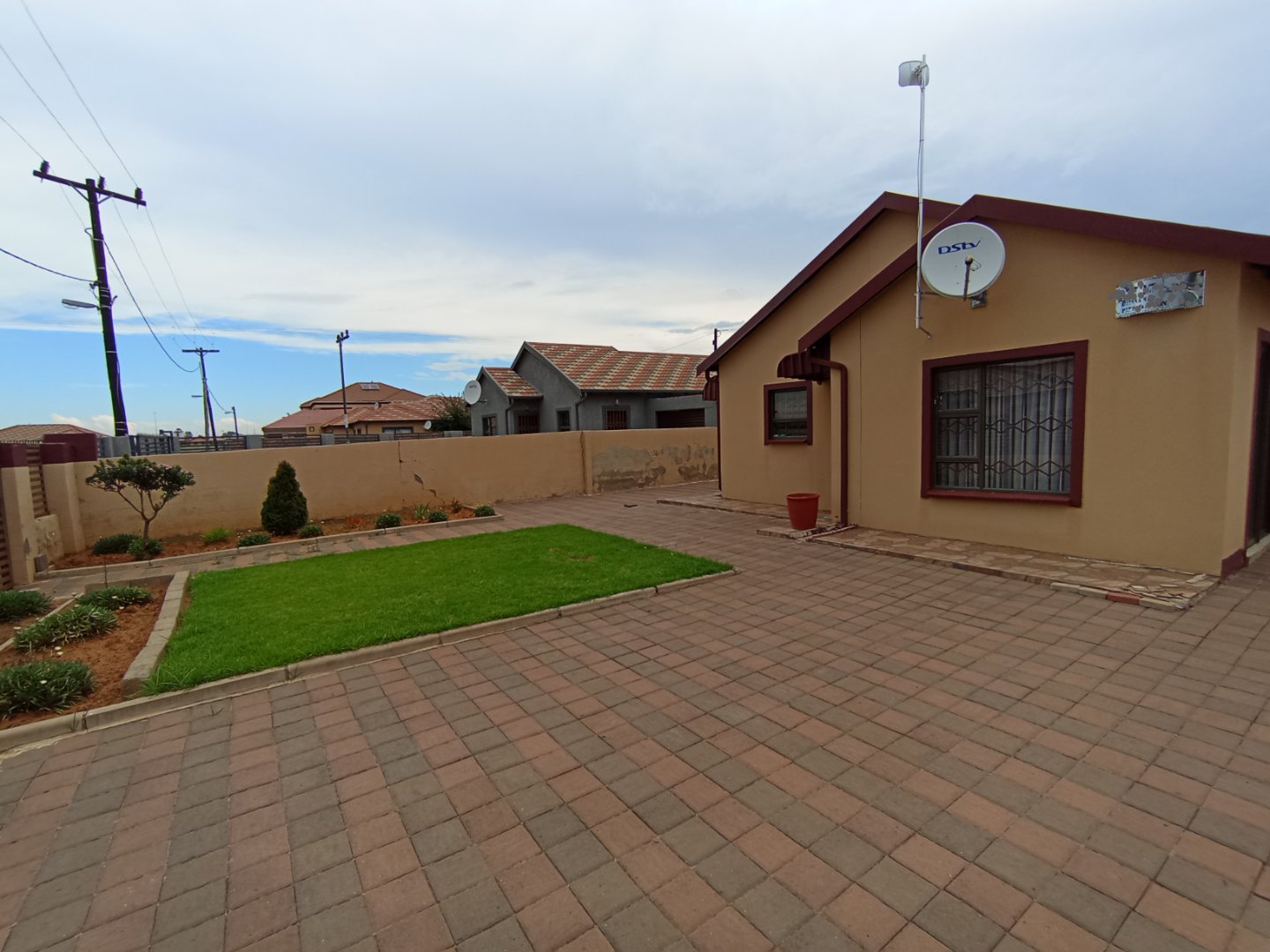 3 Bedroom House For Sale Pinehaven  photo 2