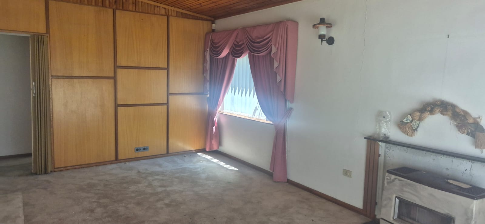 Well-Located 3 Bedroom Home with Great Potential photo 4