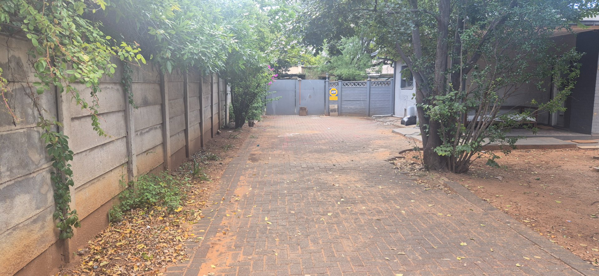Spacious 3-Bedroom Home with a Large Yard – Great Location in Wilgehof photo 3