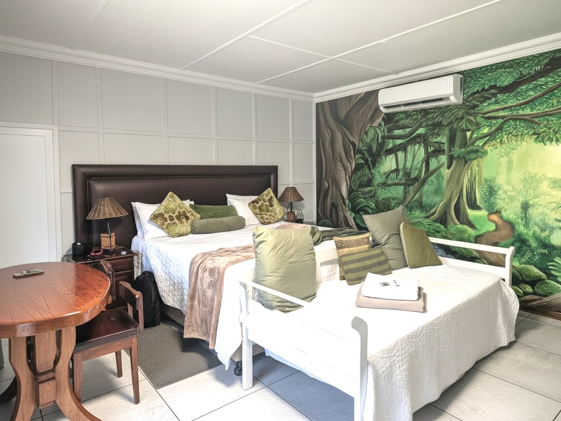 3 bedroom house with 2 self-contained guest suites and partial solar in Dan Pienaar photo 5