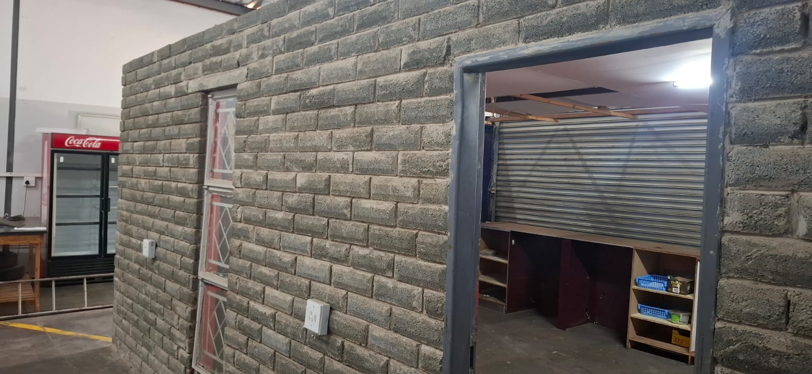 FOR SALE  – PRIME WORKSPACE / STORAGE IN HILTON photo 5