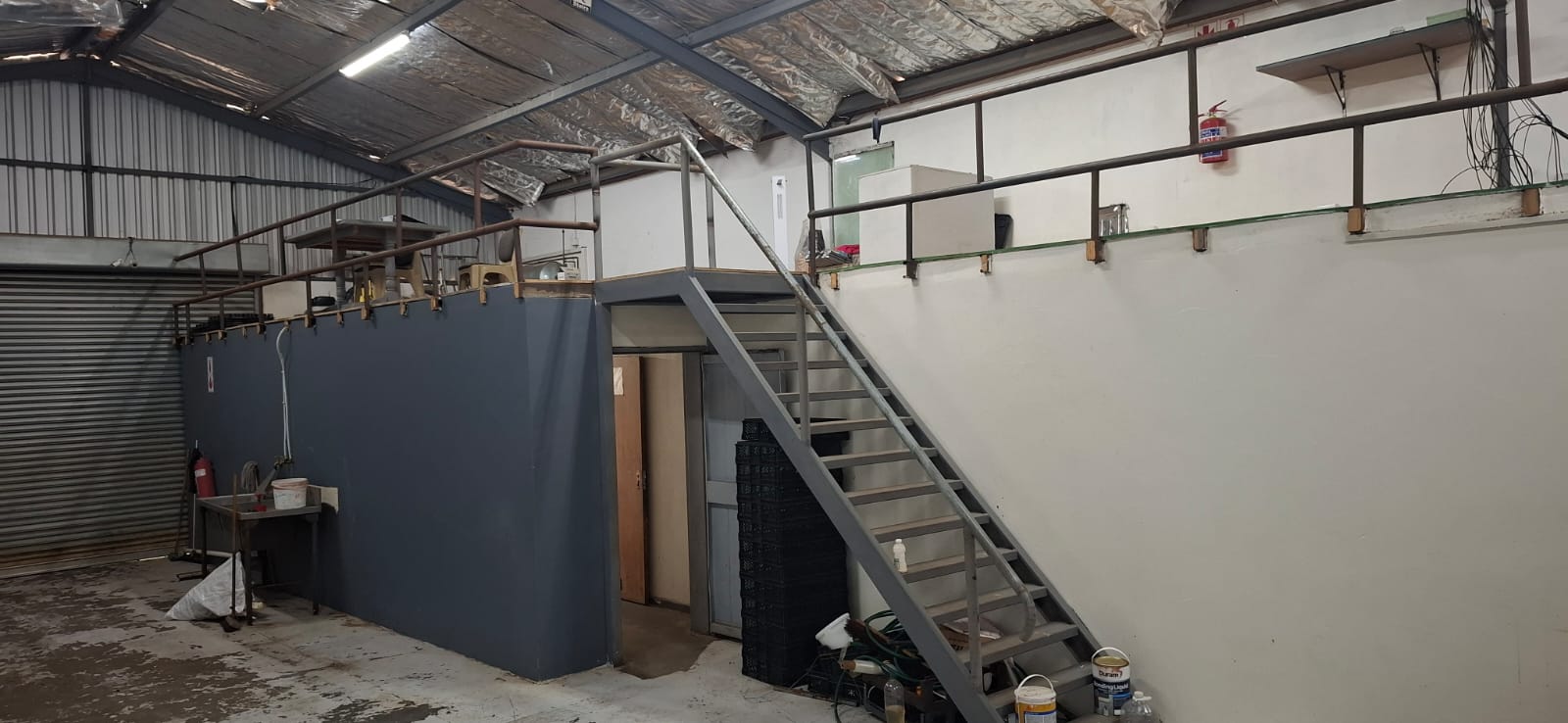 FOR SALE  – PRIME WORKSPACE / STORAGE IN HILTON photo 2