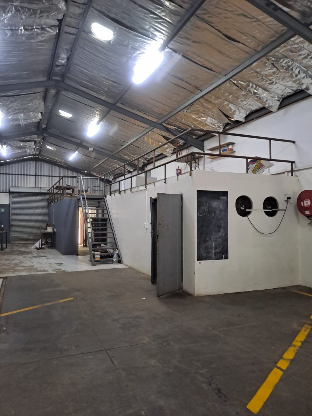 FOR SALE  – PRIME WORKSPACE / STORAGE IN HILTON photo 3