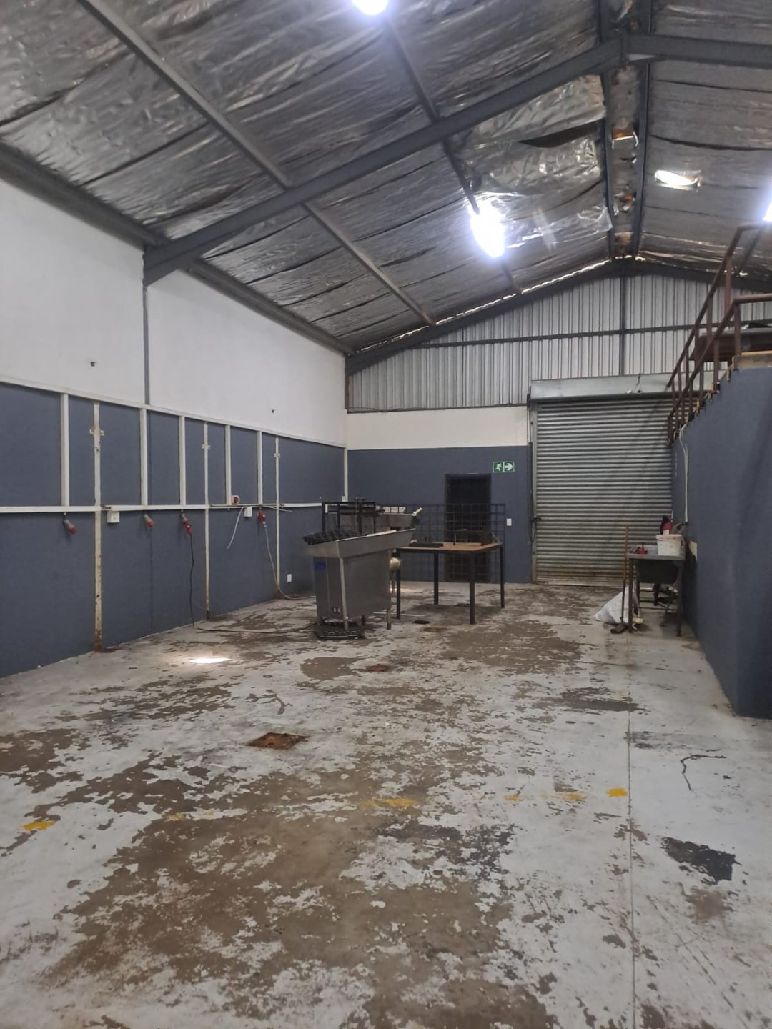 FOR SALE  – PRIME WORKSPACE / STORAGE IN HILTON photo 4