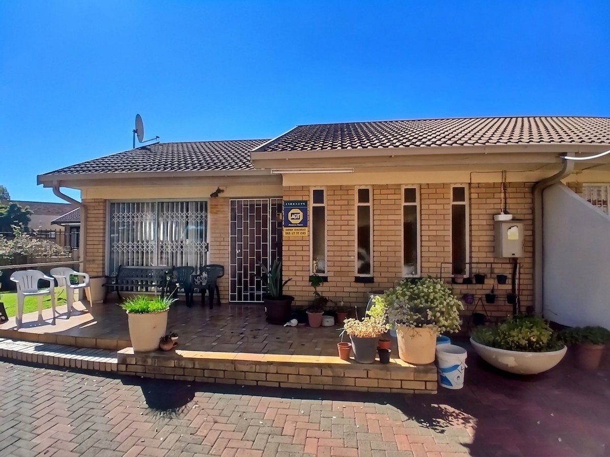 Well-Appointed Family Home with Pool, Lapa & Borehole in Fauna, Bloemfontein photo 2