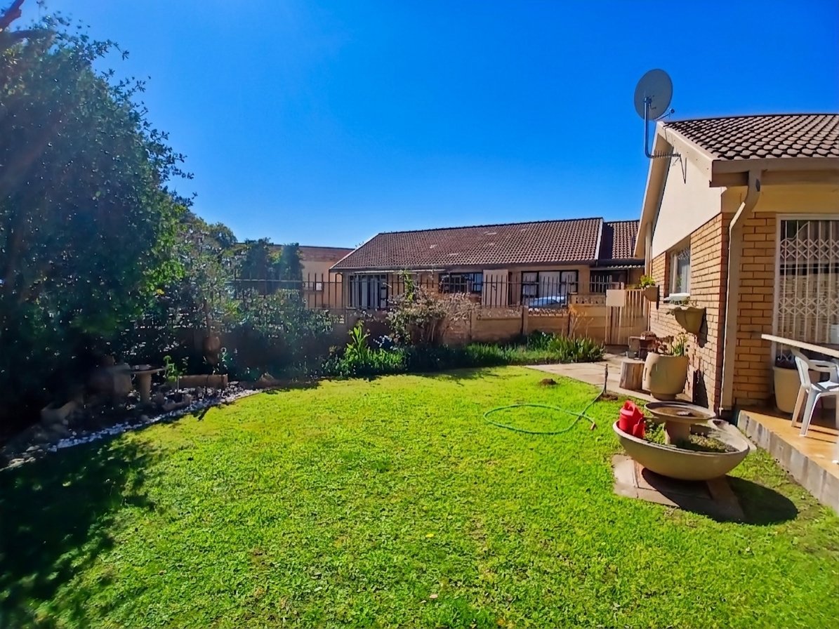 Well-Appointed Family Home with Pool, Lapa & Borehole in Fauna, Bloemfontein photo 3
