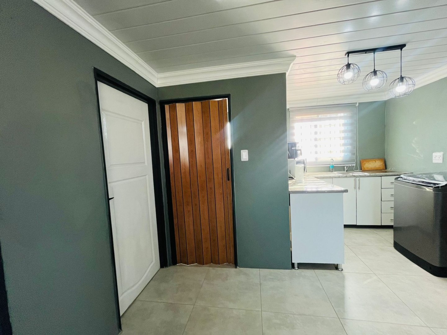 Modern, Move-In Ready Home with Excellent Expansion Potential photo 3