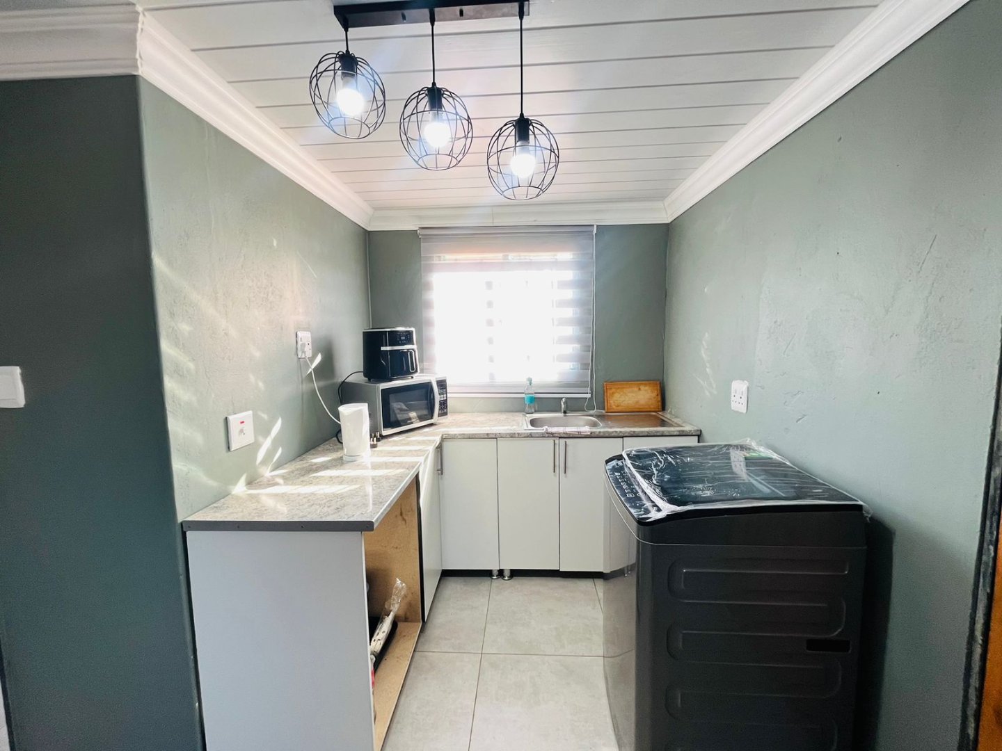 Modern, Move-In Ready Home with Excellent Expansion Potential photo 5