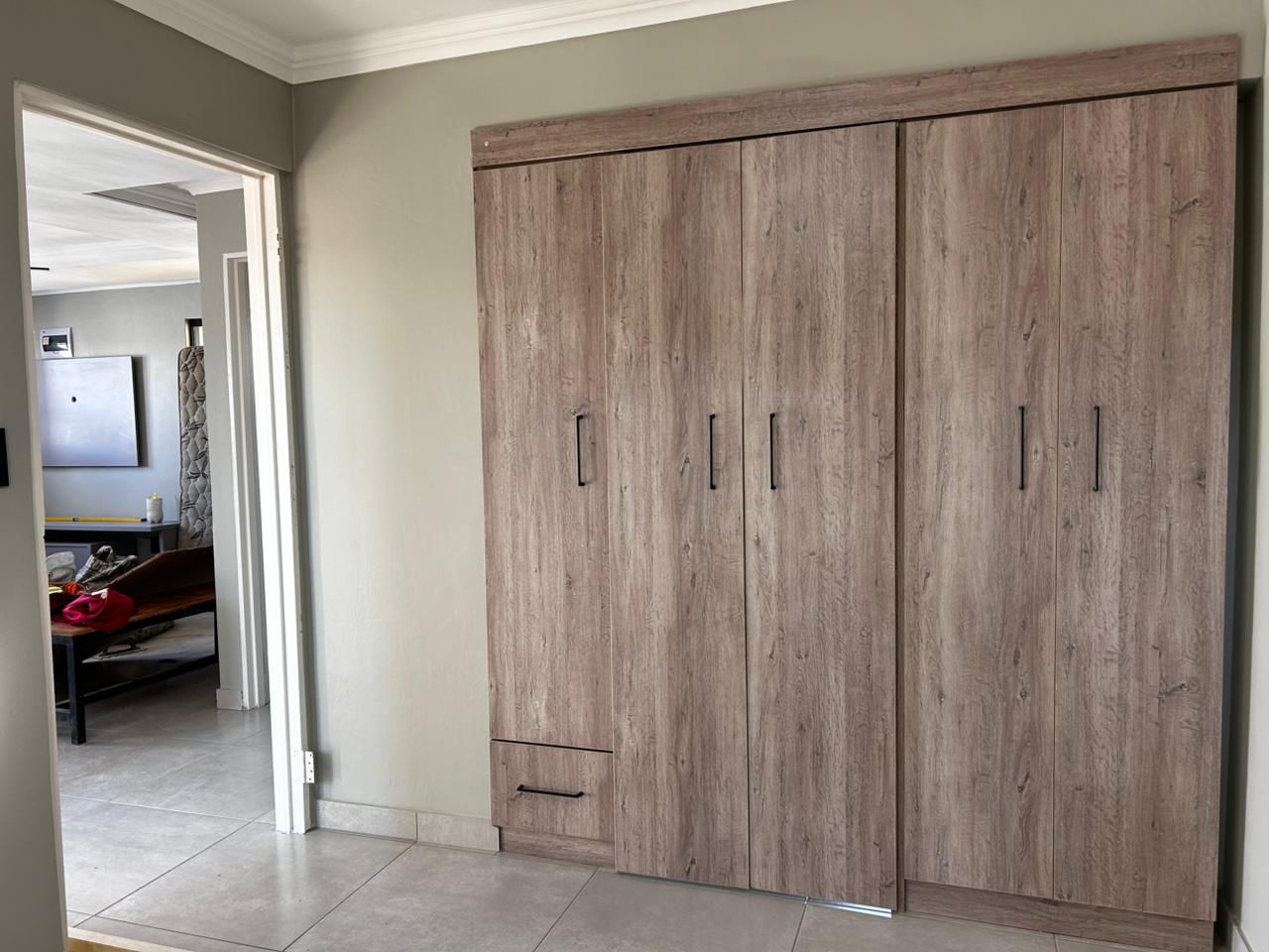 RENOVATED 2-BEDROOM HOUSE FOR SALE IN BLOEMSIDE 5, BLOEMFONTEIN — MOVE-IN READY WITH SECURITY, COMFORT AND EASY ACCESS TO AMENITIES. photo 3