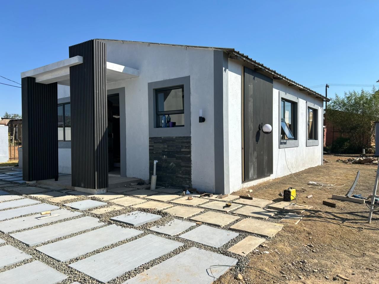 RENOVATED 2-BEDROOM HOUSE FOR SALE IN BLOEMSIDE 5, BLOEMFONTEIN — MOVE-IN READY WITH SECURITY, COMFORT AND EASY ACCESS TO AMENITIES.