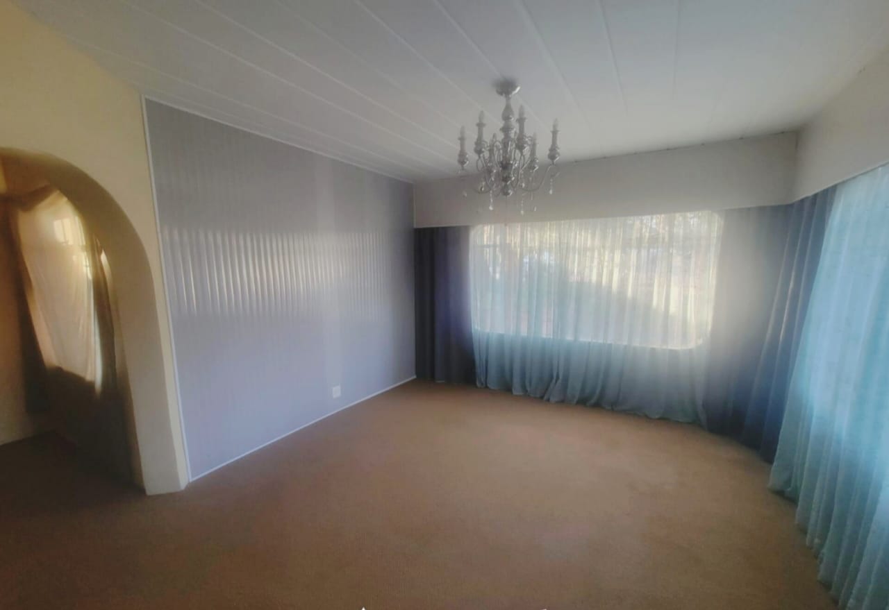 Spacious Double-Storey Family Home with Flatlet & Income Potential in Uitsig, Kroonstad photo 4