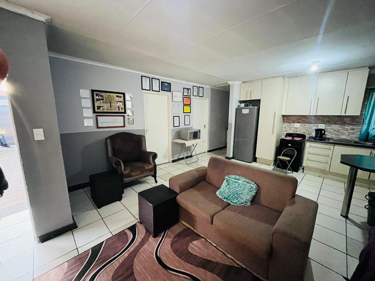 Cozy & Secure Townhouse in Vista Park photo 3
