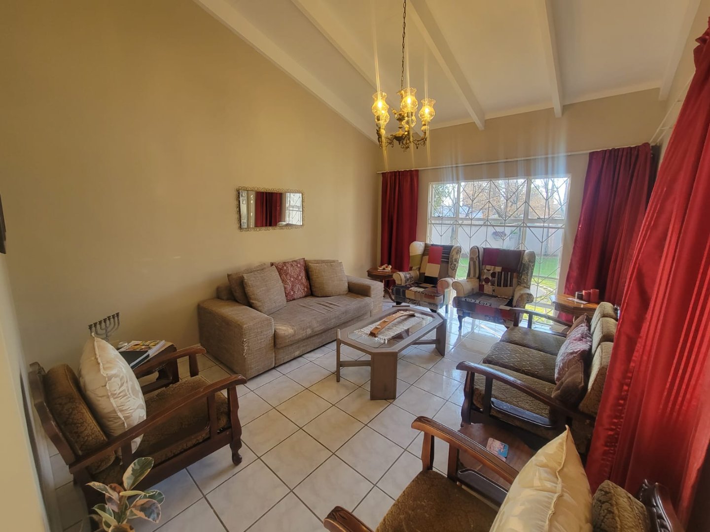 Spacious 5-Bedroom Family Home with Pool, Braai Room & Triple Garage — Suidrand, Kroonstad photo 5