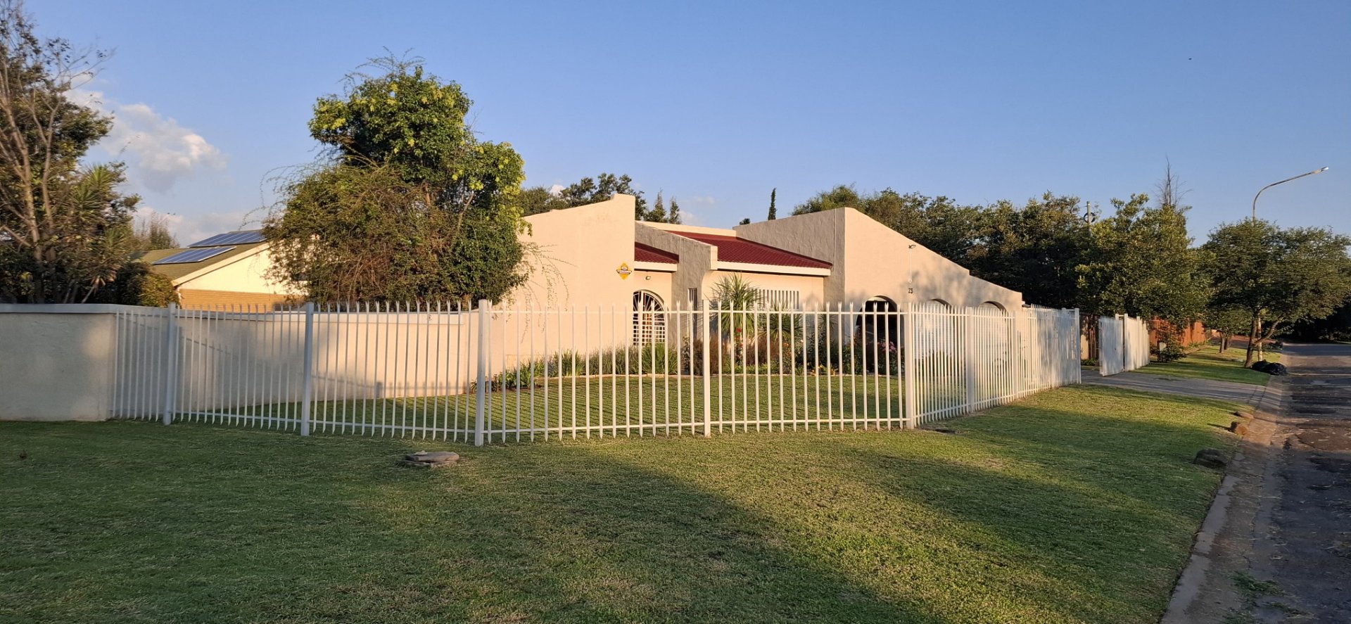 Spacious 5-Bedroom Family Home with Pool, Braai Room & Triple Garage — Suidrand, Kroonstad photo 3