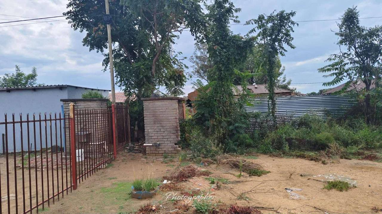 343m² development opportunity in Batho — prime vacant land bordering Bochabela photo 3