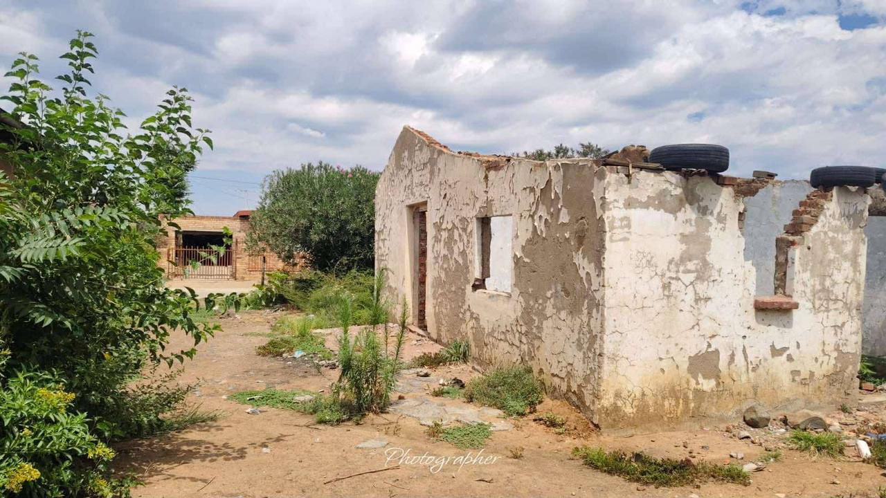 343m² development opportunity in Batho — prime vacant land bordering Bochabela photo 2