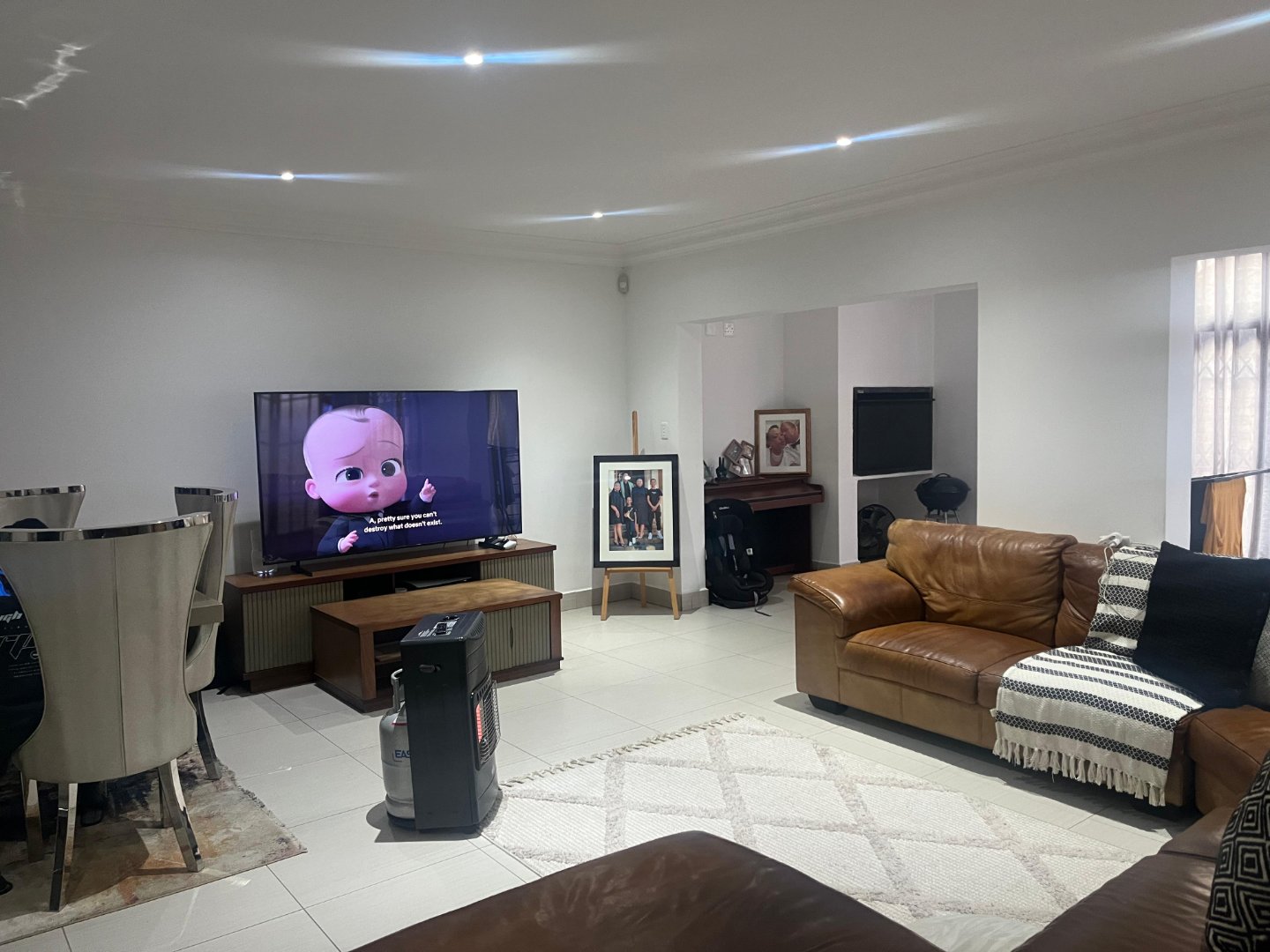 4-BEDROOM DOUBLE-STOREY TOWNHOUSE IN A SECURED HEUWELSIG ESTATE photo 4