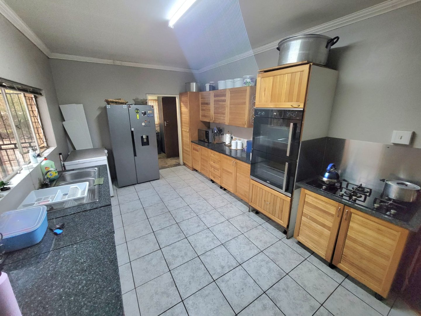 3-Bedroom Face-Brick Home with Solar, Borehole & Pool — Uitsig, Kroonstad photo 5