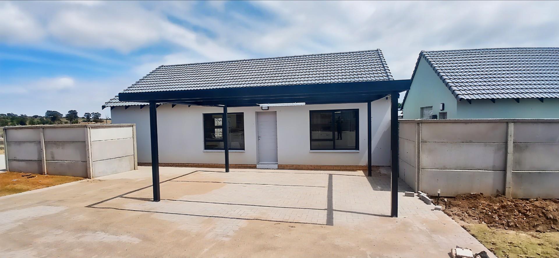 Townhouse For Sale in Crystal Park, Pellissier, Bloemfontein photo 2