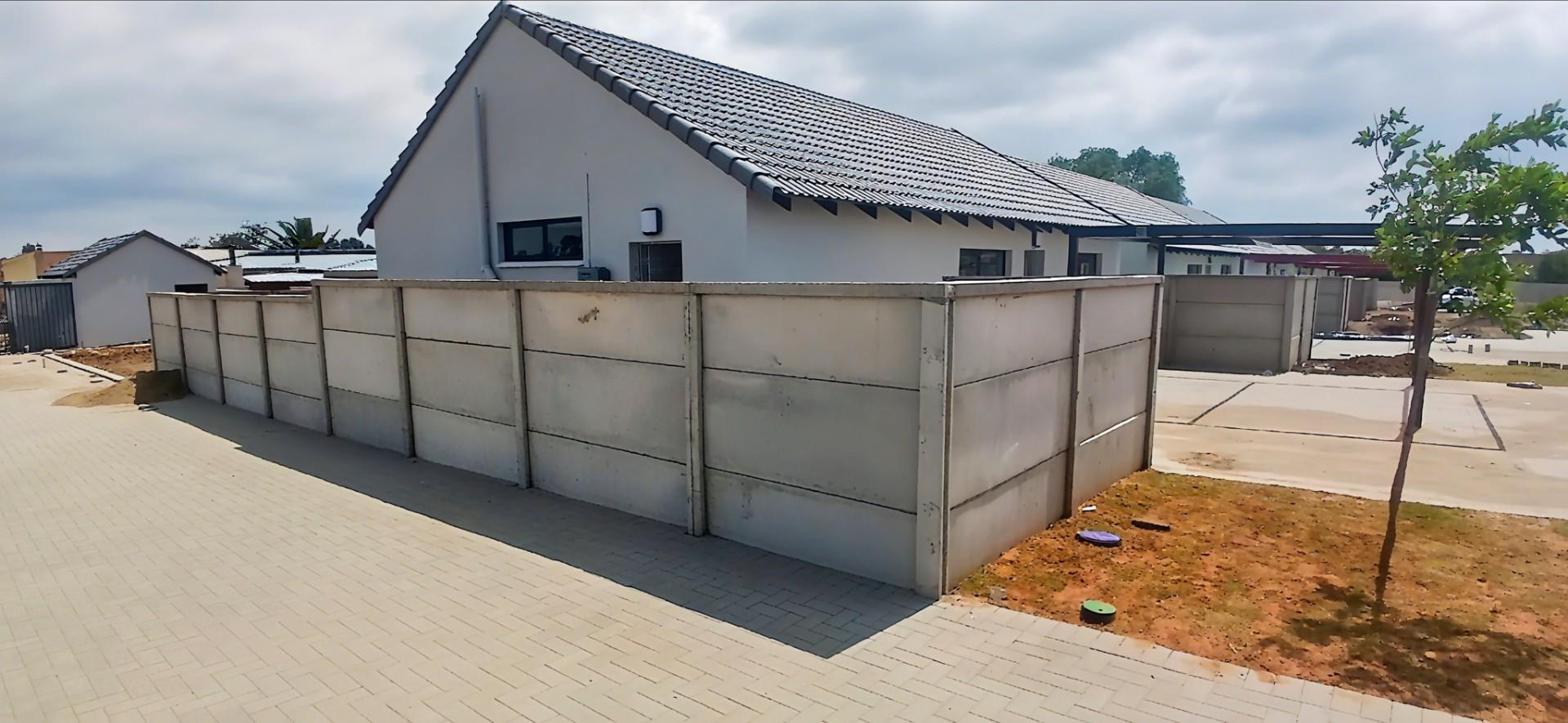 Townhouse For Sale in Crystal Park, Pellissier, Bloemfontein photo 4