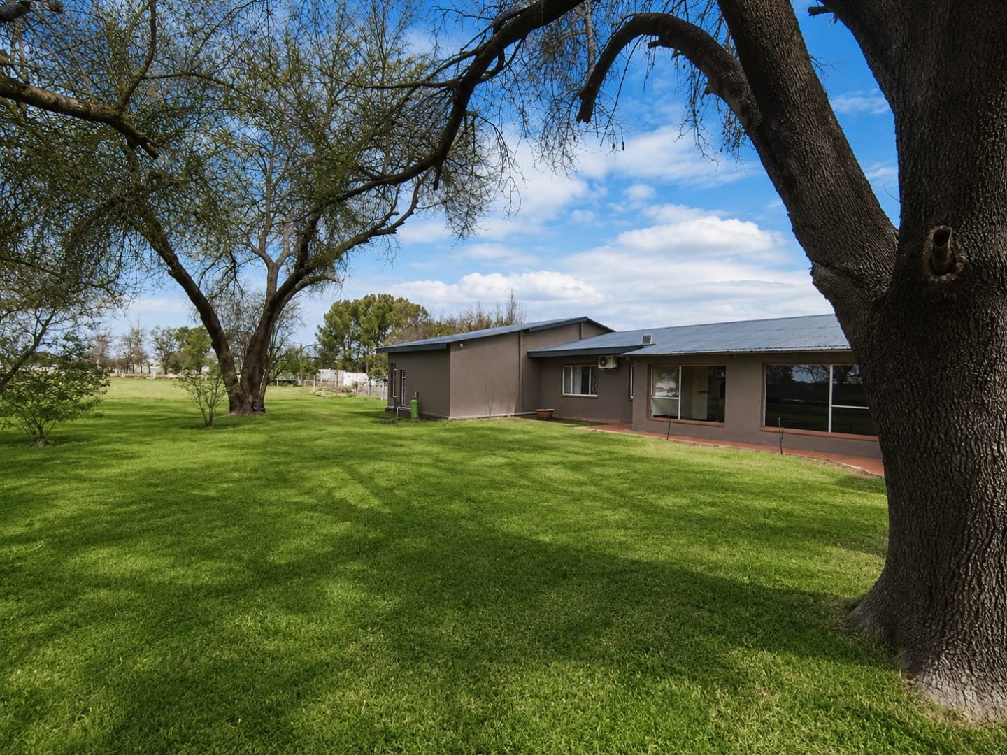 5-BEDROOM family home with a river view in Vallombrosa   photo 3