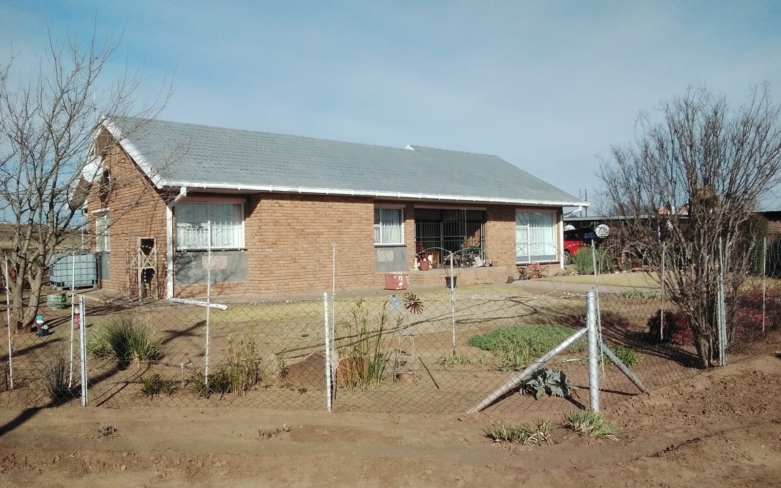 Low Maintenance spacious 3-Bedroom Face brick Family Home